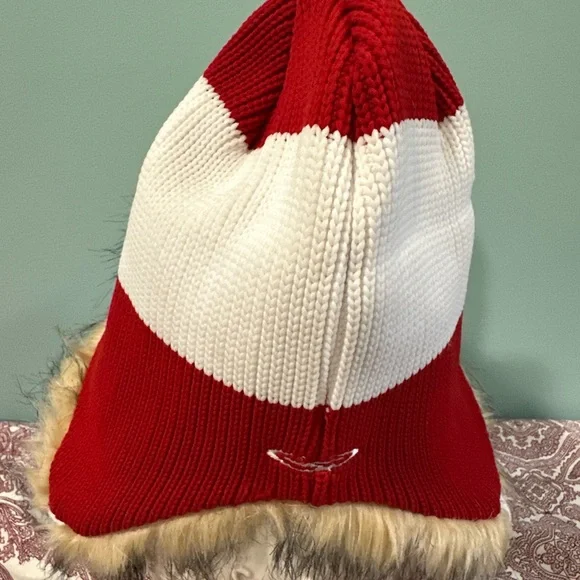 Red and White unisex adult bench GONGSHOW Hockey Hat w/Faux Fur Trim - Picture 6 of 8